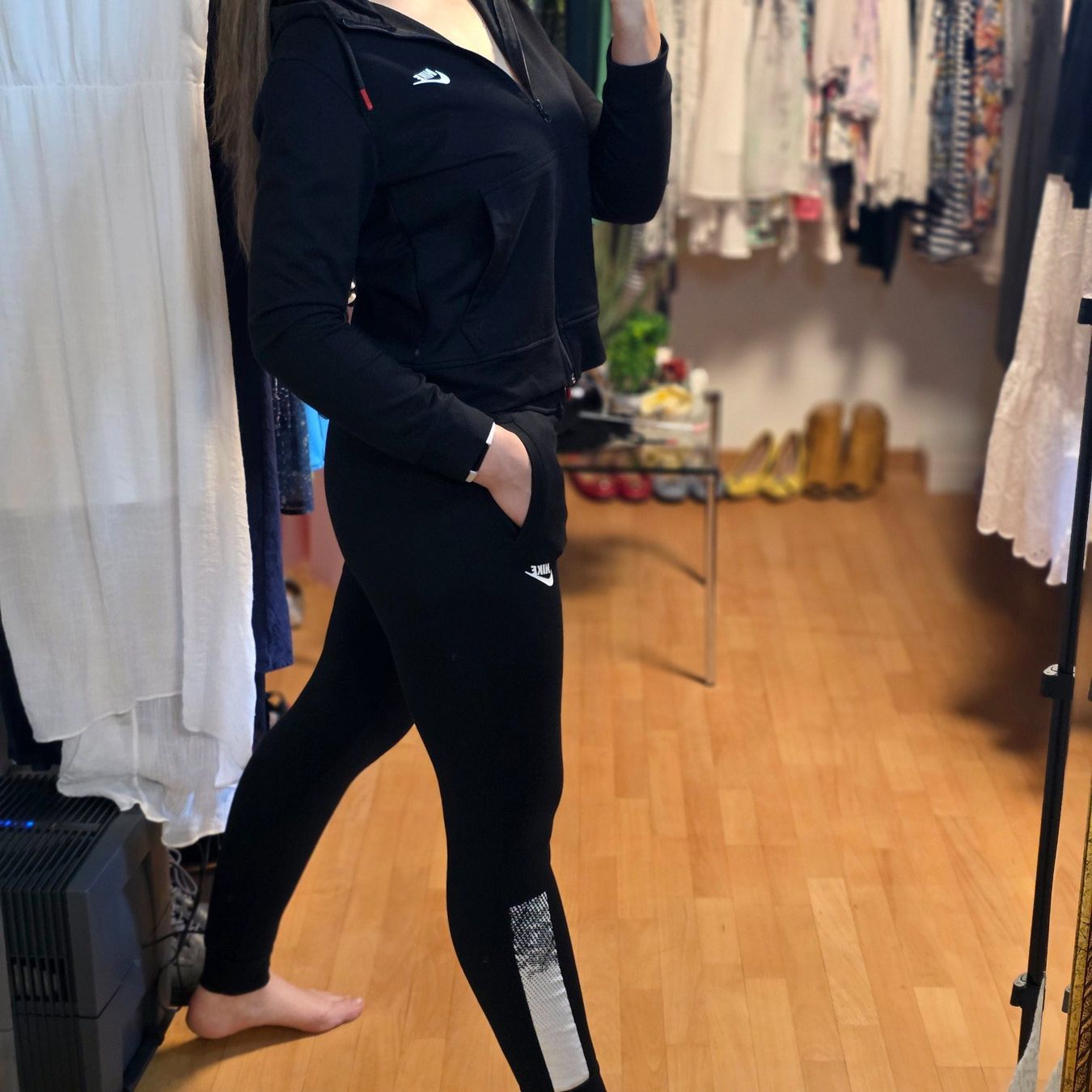 Nike Anzüge & Kostüme: Nike Trainingsanzug Set schwarz M  Neuwertig – Gebraucht aus Wald ZH von CapLux 2