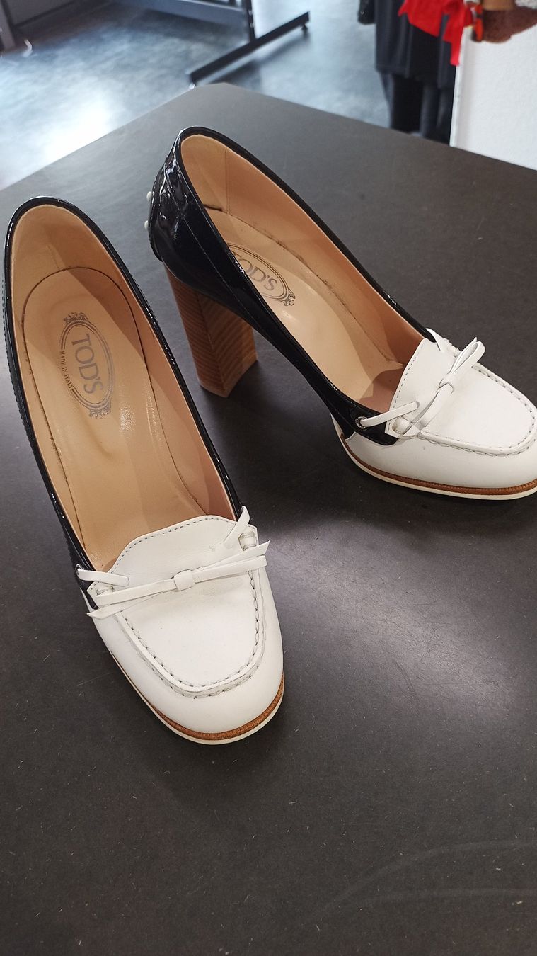 Tod'S Damenschuhe: Tod's Pump weiss/schwarz Grösse 37 – Gebraucht aus Altishausen von Tschipfo