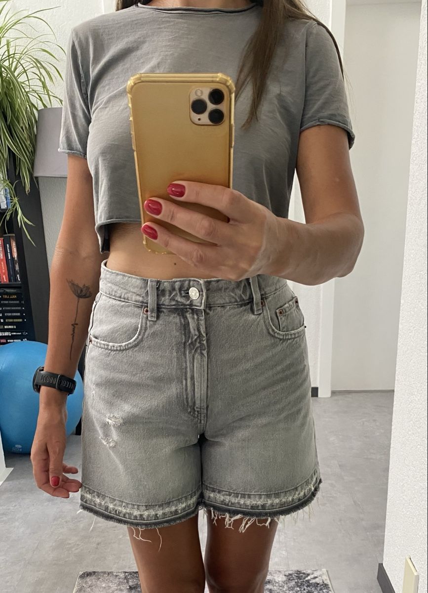 Zara Pantaloni: Shorts en jean Zara – Usato da Echallens venduto da 1961zap
