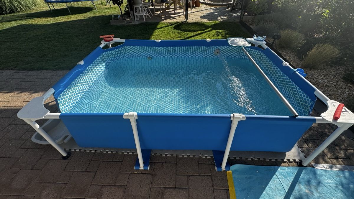 Intex Piscines: Intex Pool Frame 220 x 150 x 60 cm – D'occasion à Gossau ZH par Celestino_2.0 2