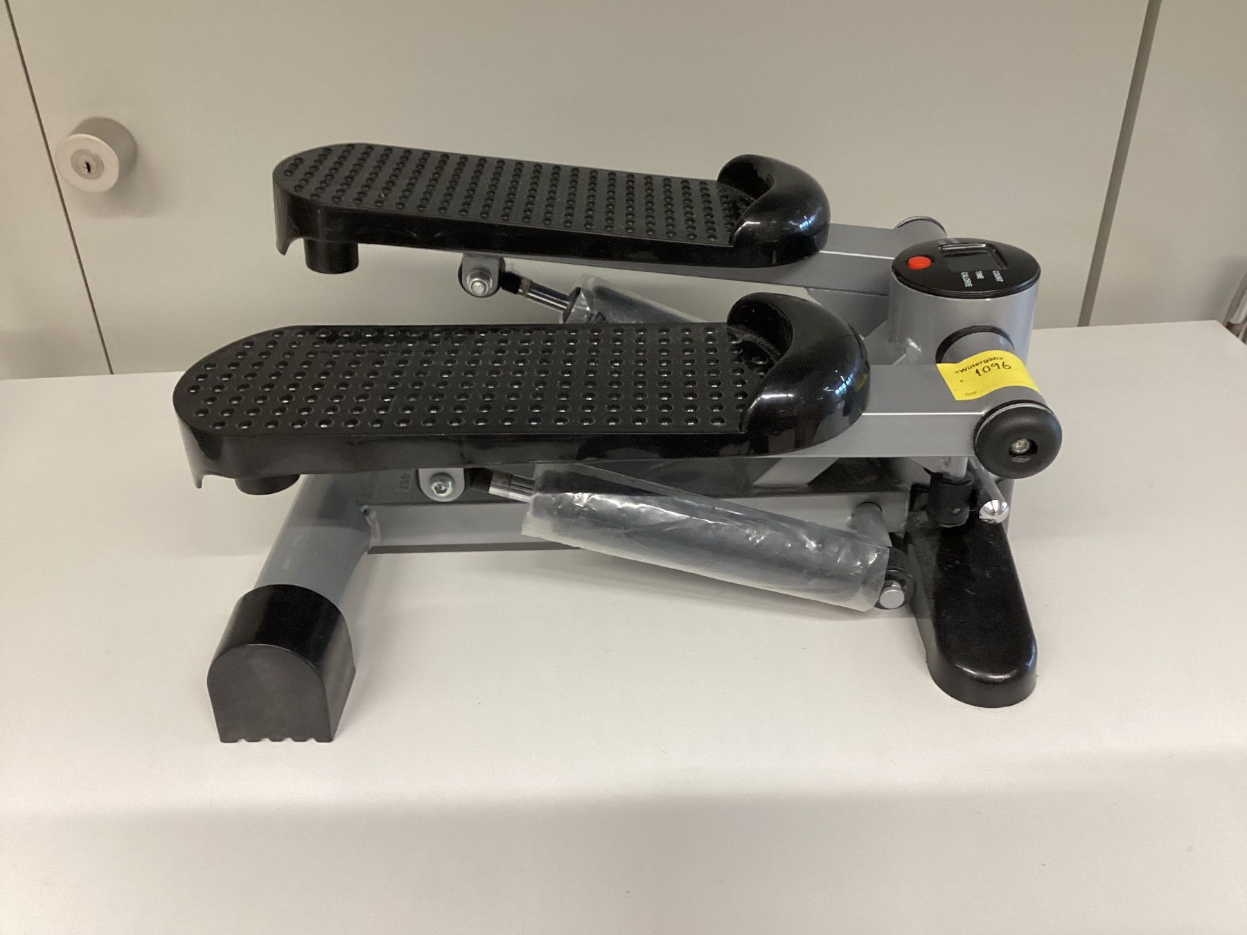 Hometrainer: Fitness Mini-Stepper mit Display -Wiitergäh – Nuovo (secondo la descrizione) da Zug venduto da GGZatWork 3