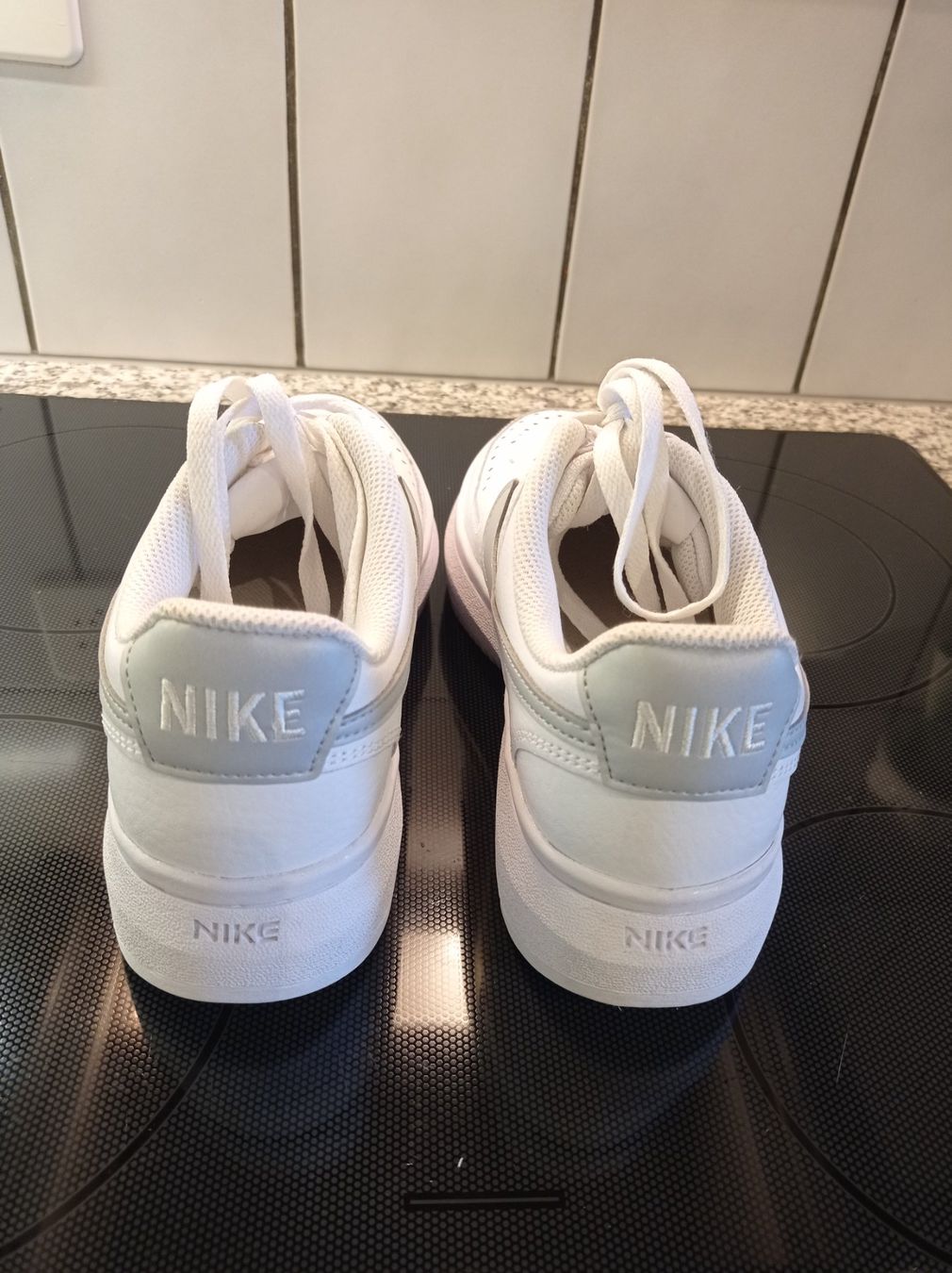 Nike Scarpe da donna: Nike Court Vision Alta Grösse 40.5 – Usato da Lützelflüh-Goldbach venduto da Knuesi0 4