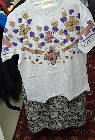 Damen T-Shirt hellgrau mit Blumenmotiv Grösse M