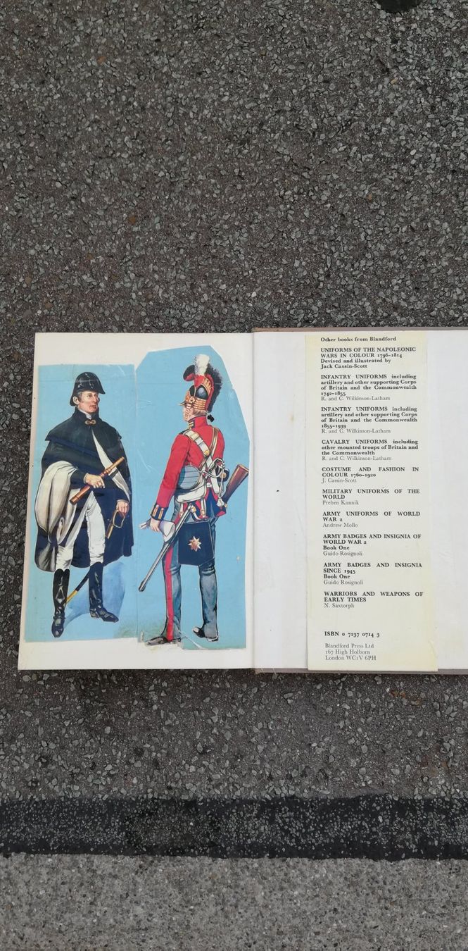 Libri: Uniforms Of Waterloo – Usato da Thun venduto da Matthias72 4