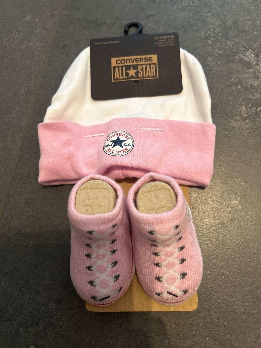 Converse Altro abbigliamento per bambina: Set Käppli Söckli Converse NEU – Nuovo e nell'imballaggio originale da Worblaufen venduto da Savanne05