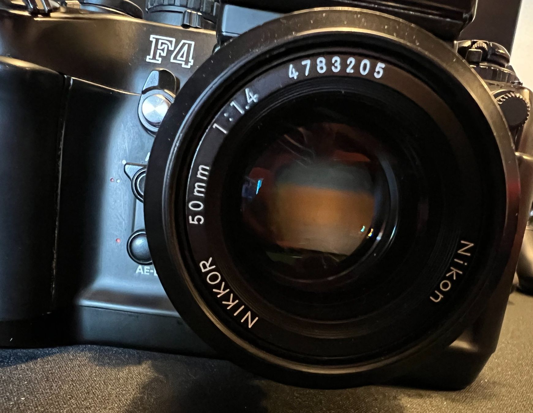 Nikon Kamera: Nikon F4 mit Objektiv – Gebraucht aus Uster von Stoessda 1