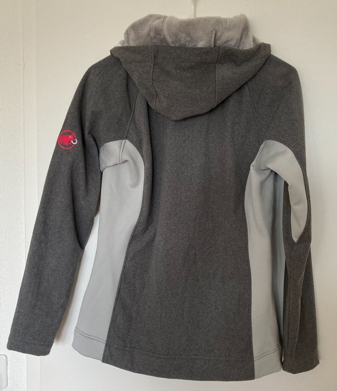 Mammut Jacken: Mammut Kapuzen Fleecejacke – Gebraucht aus Pfäffikon SZ von Opus 1