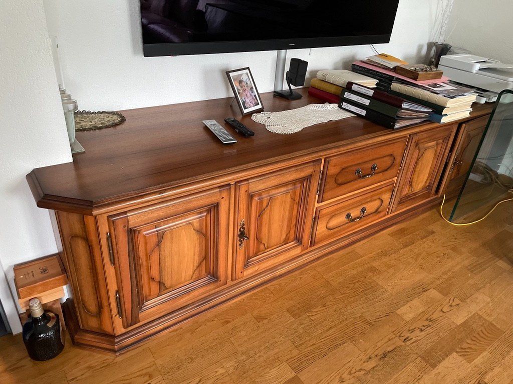 Credenze: Eingebautes Kirschholz-Sideboard 260 cm – Usato da Gelterkinden venduto da RemoViscardi