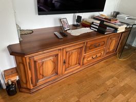 Eingebautes Kirschholz-Sideboard 260 cm