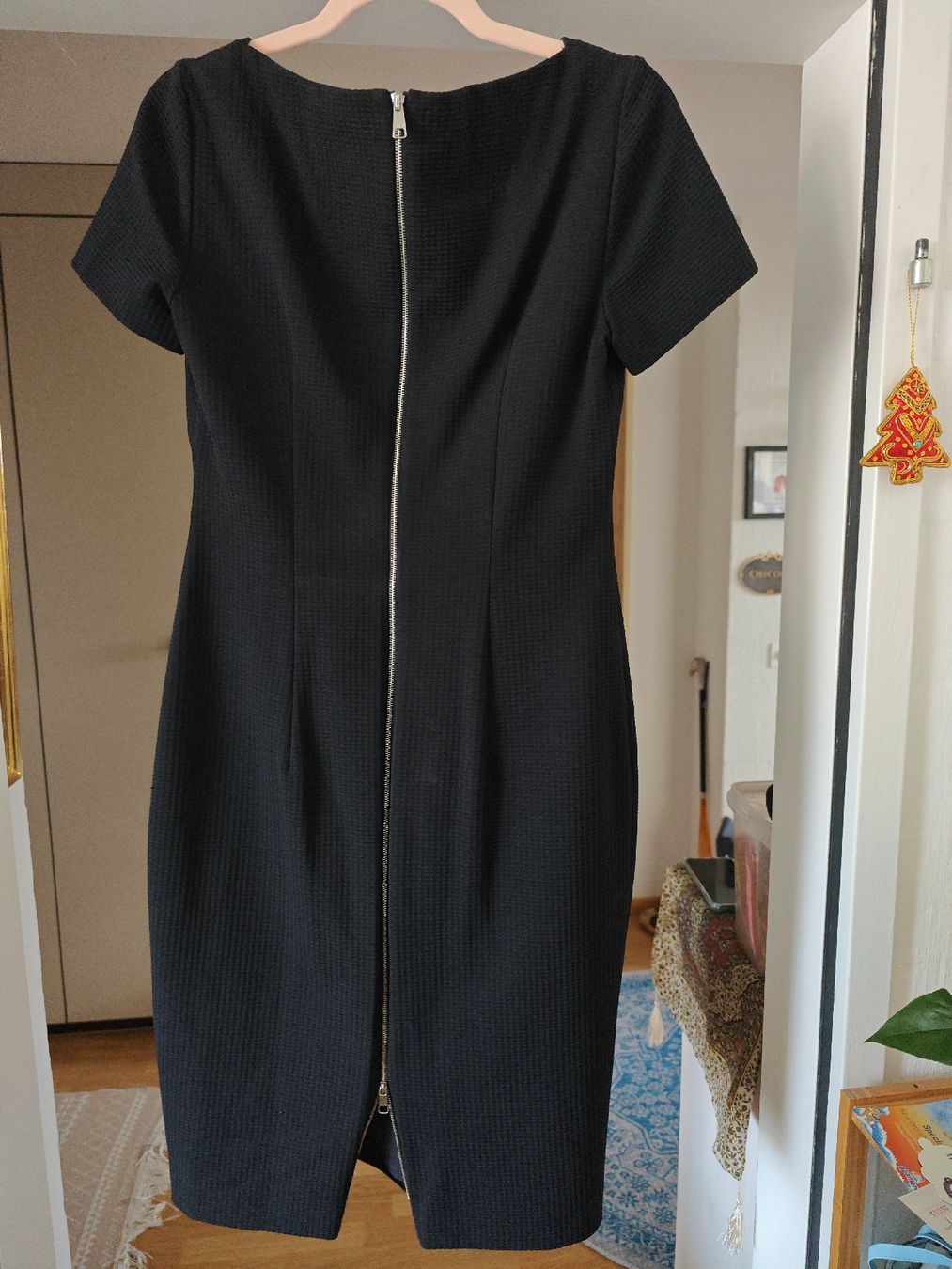 Hugo Boss Vestiti: HugoBoss Etui Kleid Schwarz – Usato da Cham venduto da seb_tl7j 1