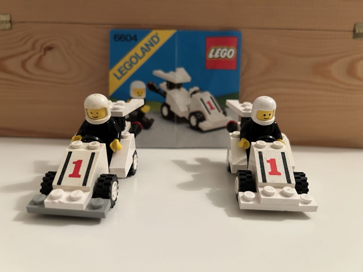Lego Spielzeuge: Zwei LEGO 6604 Formula 1 mit einer Anleitung – Gebraucht aus Kriens von lay01 1