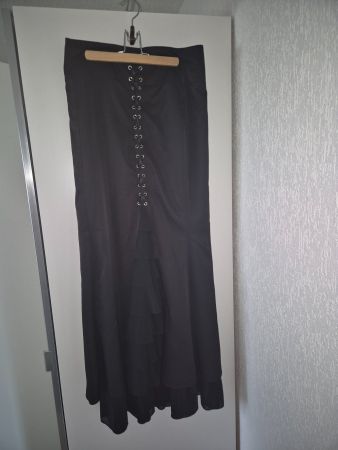 Schwarzer Gotik-Jupe mit Schnürung, Grösse L, neuwertig!