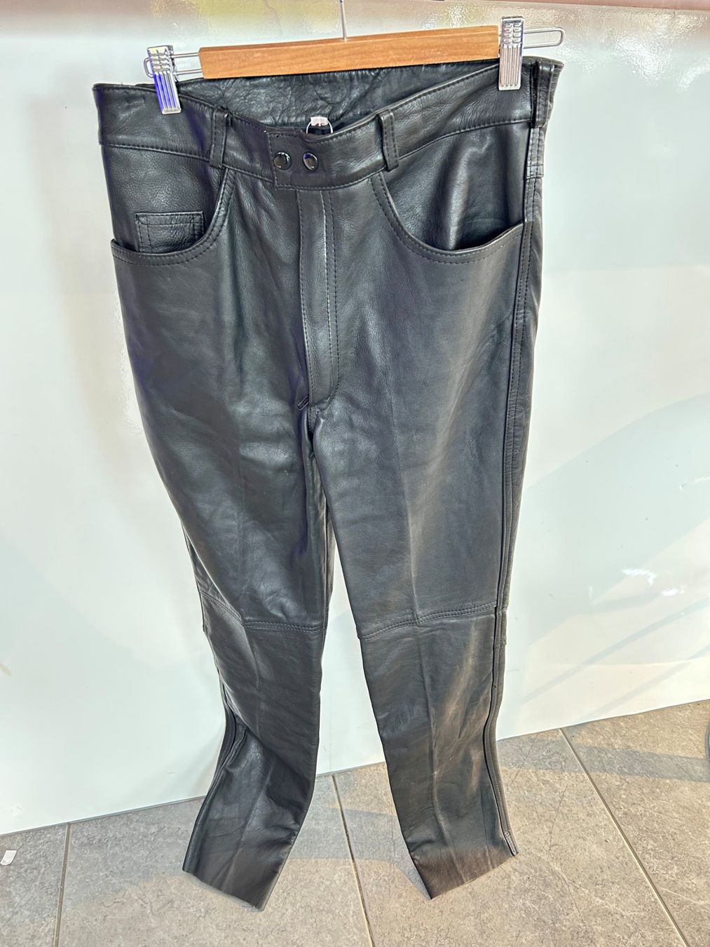 Jeans: RICHA Nubuklederjeans schwarz Gr. 46 – Neu (gemäss Beschreibung) aus Bättwil von paul74
