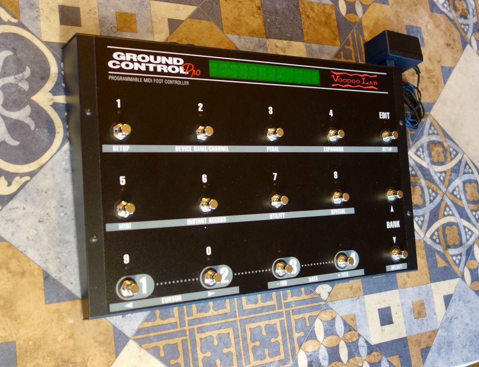 GROUND CONTROL PRO MIDI FOOT CONTROLLER Voodoo Lab Kaufen auf Ricardo