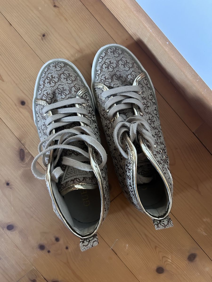 Guess Scarpe da donna: Guess Sneakers  – Usato da Hochfelden venduto da AlexandraRosenberg 2