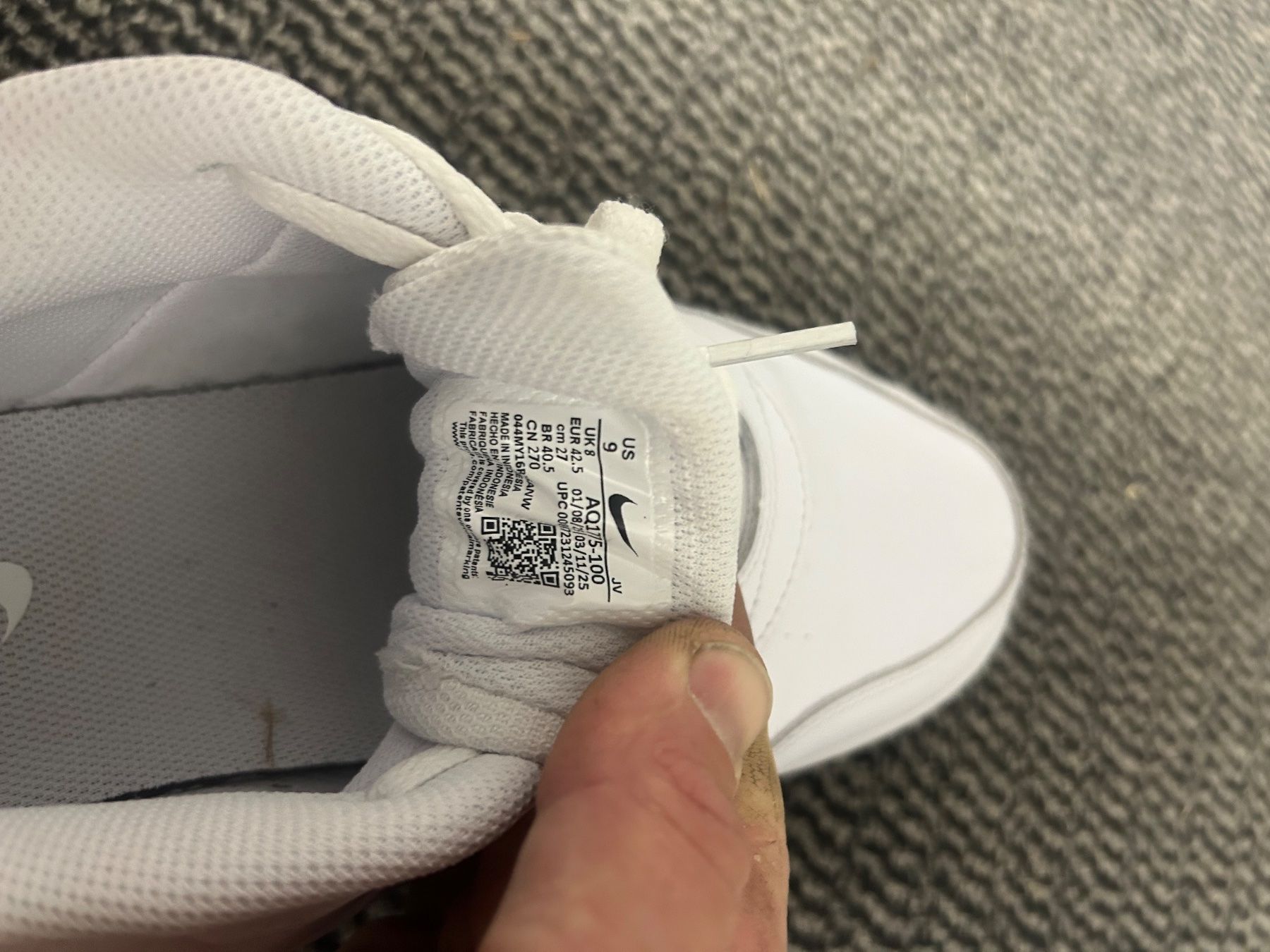 Nike Scarpe da donna: Baskets Nike blanches, état neuve taille 42.5 – Nuovo e nell'imballaggio originale da Courgenay venduto da gha_v9yc 3