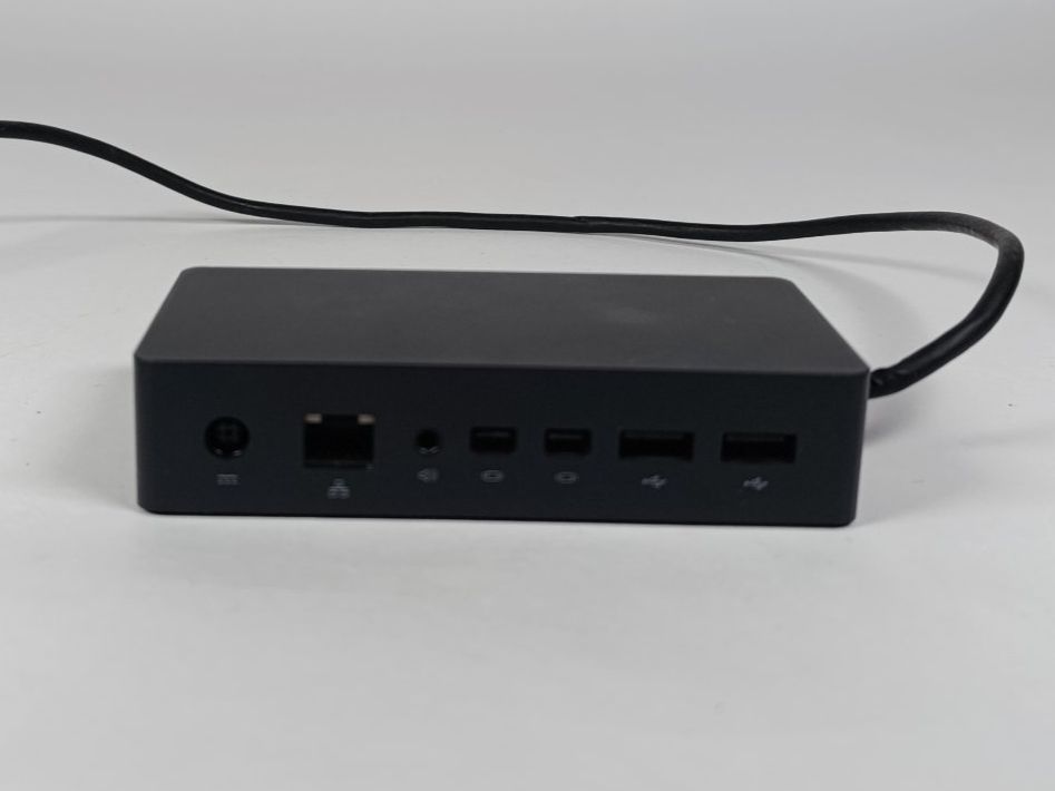 Microsoft Docking station: Docking station 1661 + alimentation pour Microsoft Surface – D'occasion à Thielle par Plusvalue_Neuchatel 1