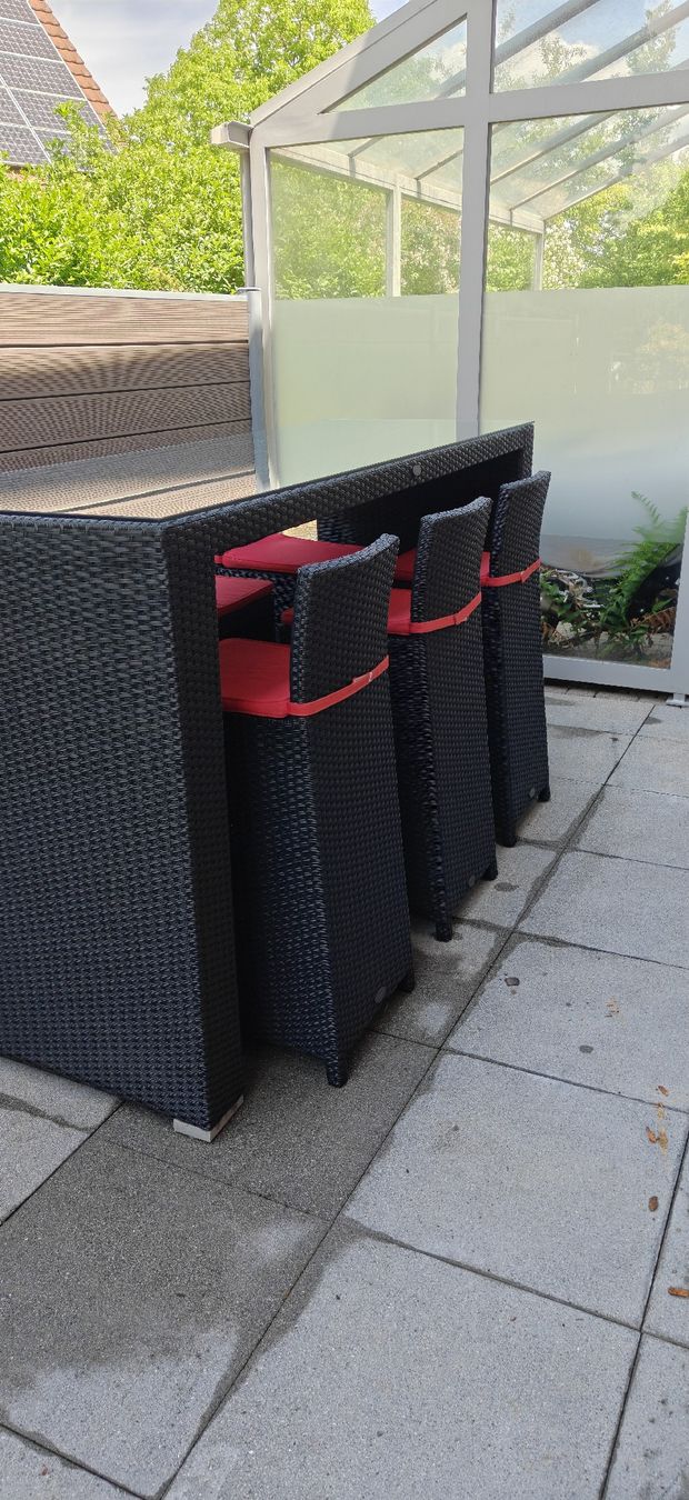 Equipement de magasin & Foires: Gartenbar mit 6 Hocker – D'occasion à Wiesendangen par Aschibaschi