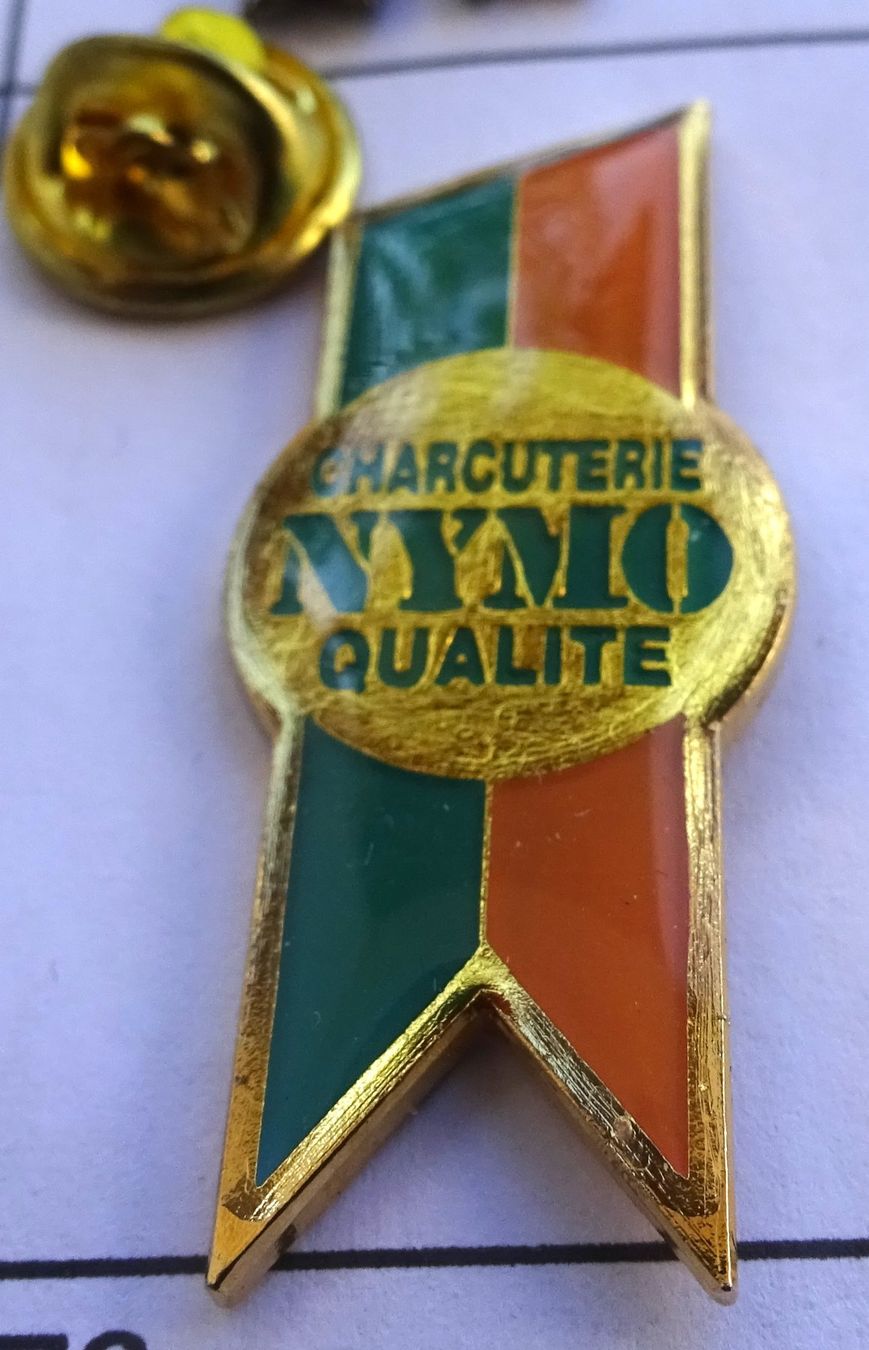 Placchette & Badge: Pin CHARCUTERIE NYMO  Qualite – Usato da Utzenstorf venduto da BUtter81