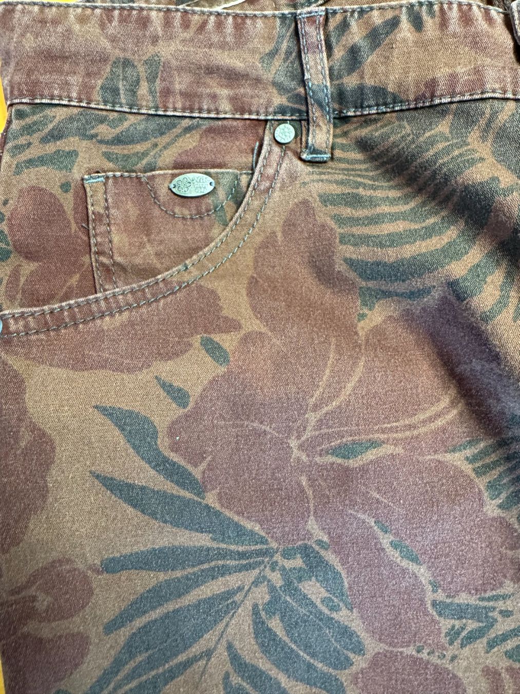 Nile Pantaloni: Hose von Nile mit Blumenmuster – Usato da Stäfa venduto da Mofi8712 2