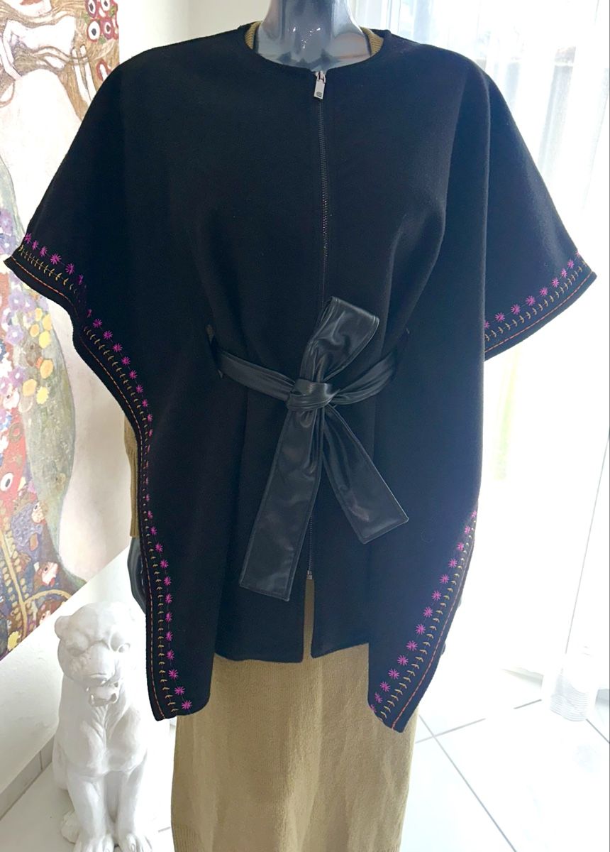 Desigual Sonstige Damenmode: DESIGUAL CAPE 1 SIZE neuwertig – Neu (gemäss Beschreibung) aus Unteraegeri von MH203 1