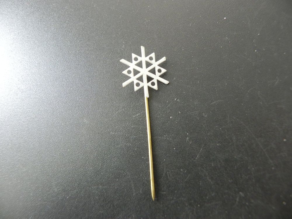 25 Stück LED Stern Broschen - Leuchtende Anstecknadeln Für Partys