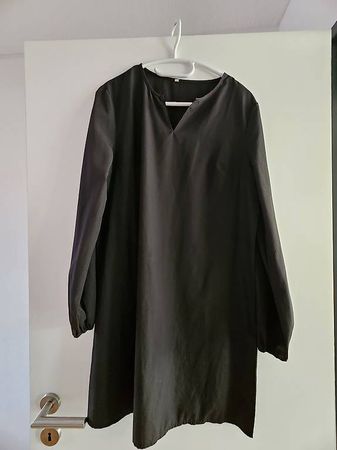Schwarzes Kleid