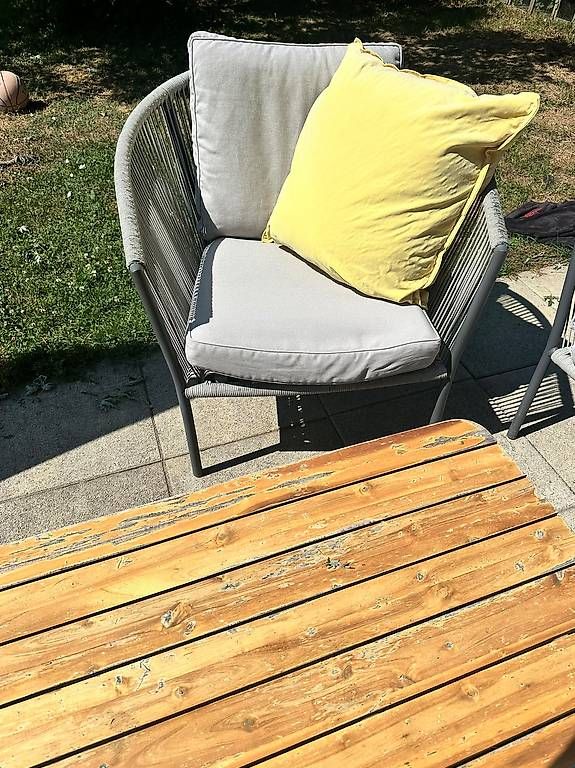 Set di tavolo e panche: À vendre salon de jardin avec table – Usato da Eysins venduto da tde_jv96 4