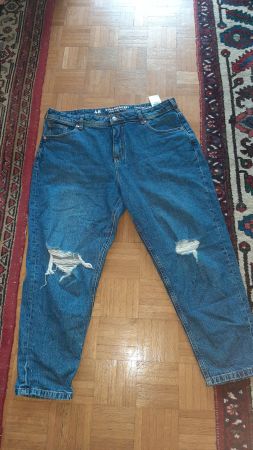Löcherhose