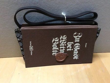 Handtasche aus dem Hause Taschenbuch