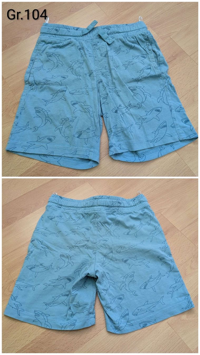 C&A Pantaloni: Shorts Gr. 104 Haie-Muster – Usato da Adlikon b. Andelfingen venduto da IlonaSp