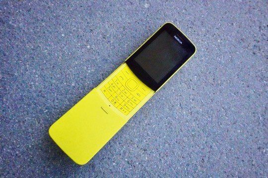 Nokia Telefoni cellulari / Smartphones: Nokia 8110 4G " Banana  " – Usato da Chur venduto da JennyAlexander 4