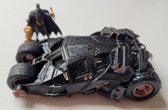 Hot Wheels Modellini d'auto: BATMOBIL MIT/AVEC BATMAN – HOT WHEELS – Usato da Neftenbach venduto da Mador6 2