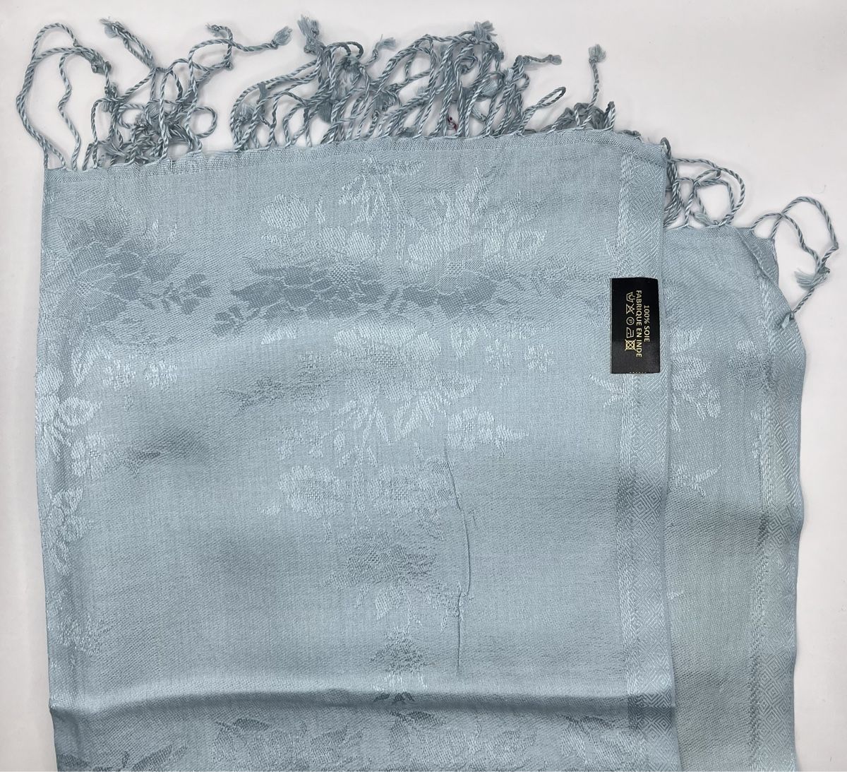 Foulards, Tücher & Schals: Echarpe 100% soie bleu clair, élégante et douce. – Neu und originalverpackt aus Coffrane von Luxary_16 6