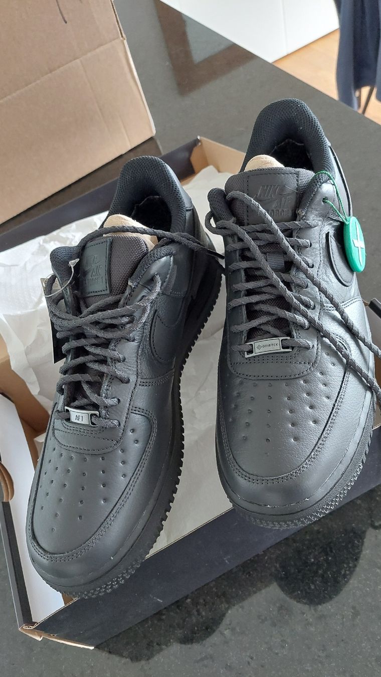Nike Herrenschuhe: Nike Air Force 1 – Neu und originalverpackt aus Steinhausen von Adamster
