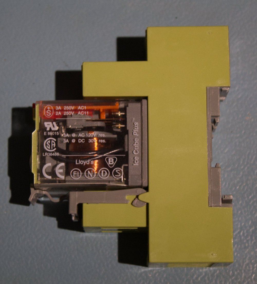 Componenti elettronici: Diverse Relais mit 230V Spulen – Usato da Zürich venduto da mac_l2k9 4