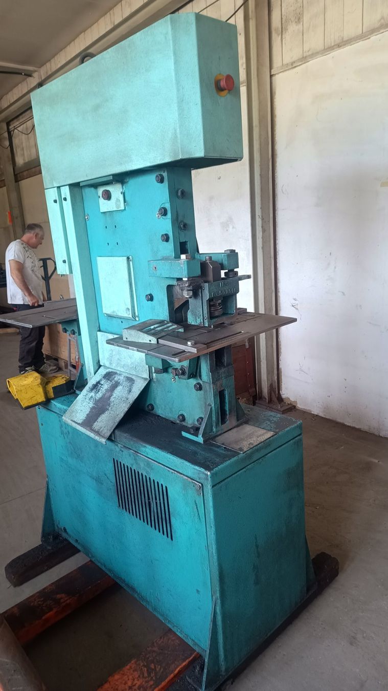 Toutes les machines: Stanze-Schere – D'occasion à Meltingen par raijeg 3