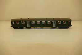 Liliput H0: SBB 1.Kl. Personenwagen Typ A mit Personen