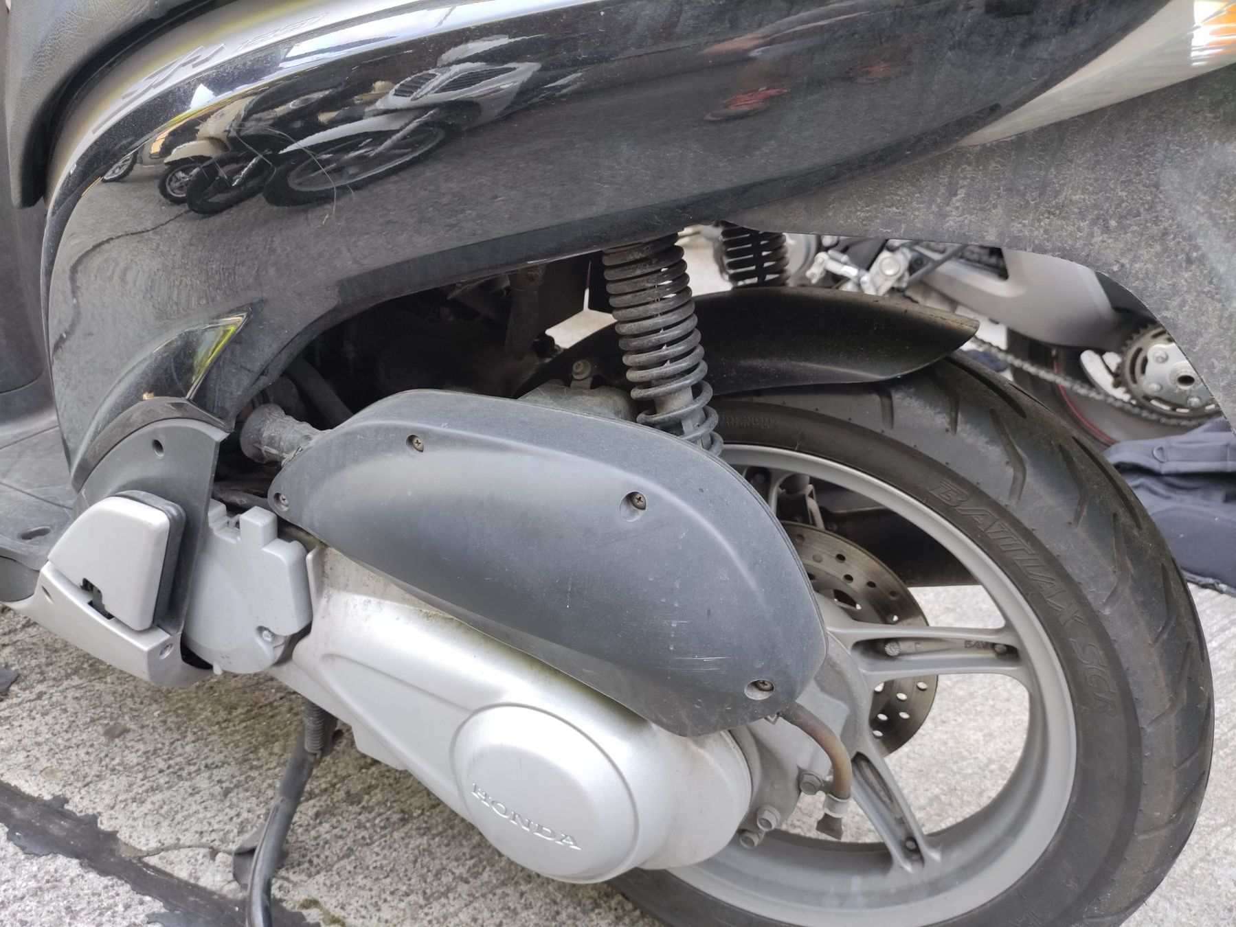 Honda Scooters: Honda SH 125 Roller Schwarz – Défectueux à Männedorf par rbollier 5