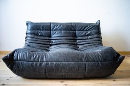 Neu gepolstertes Original Togo 2er Sofa