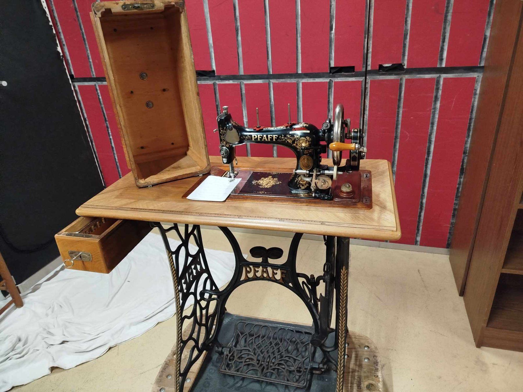 Nähmaschinen: Machine à coudre (nr 6 ) – Gebraucht aus La Chaux-de-Fonds von Emmaus2300CDF 1