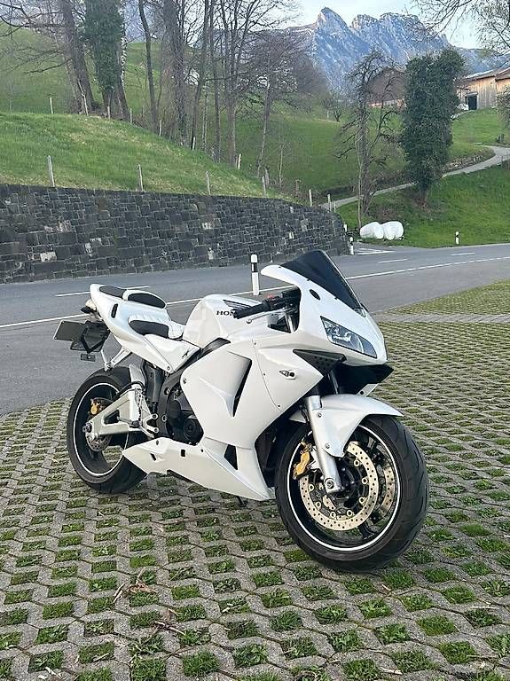 Strada: Honda CBR 600RR mit wenig km – Usato da Buchs SG venduto da Joel_