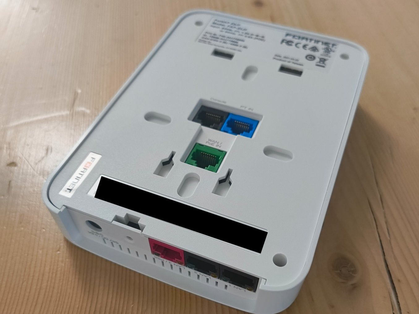 Modem & Router: Fortinet FortiAP 23JF – Usato da Unterägeri venduto da giten 3