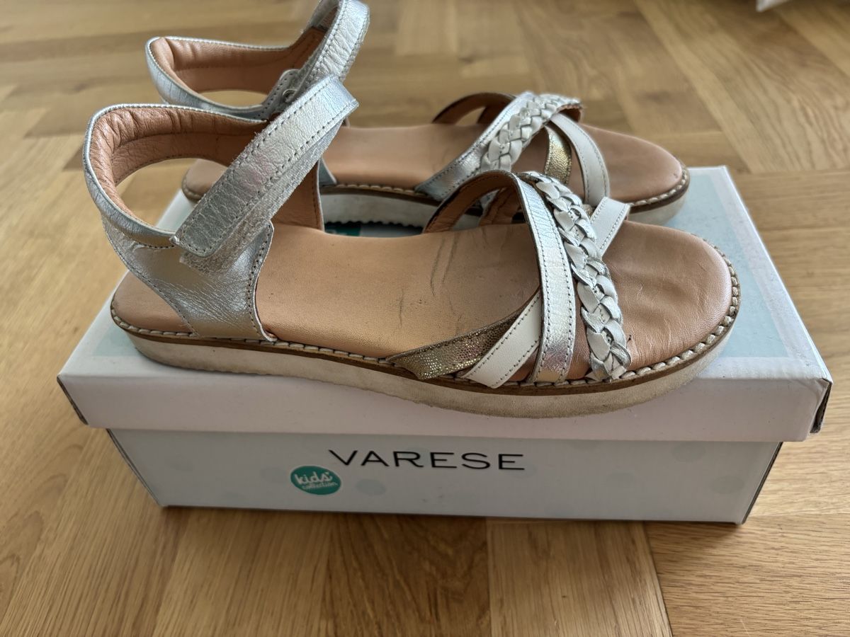 Scarpe per ragazze: Sandale von Varese, Grösse 34 – Usato da Wohlen AG venduto da Michi761 1