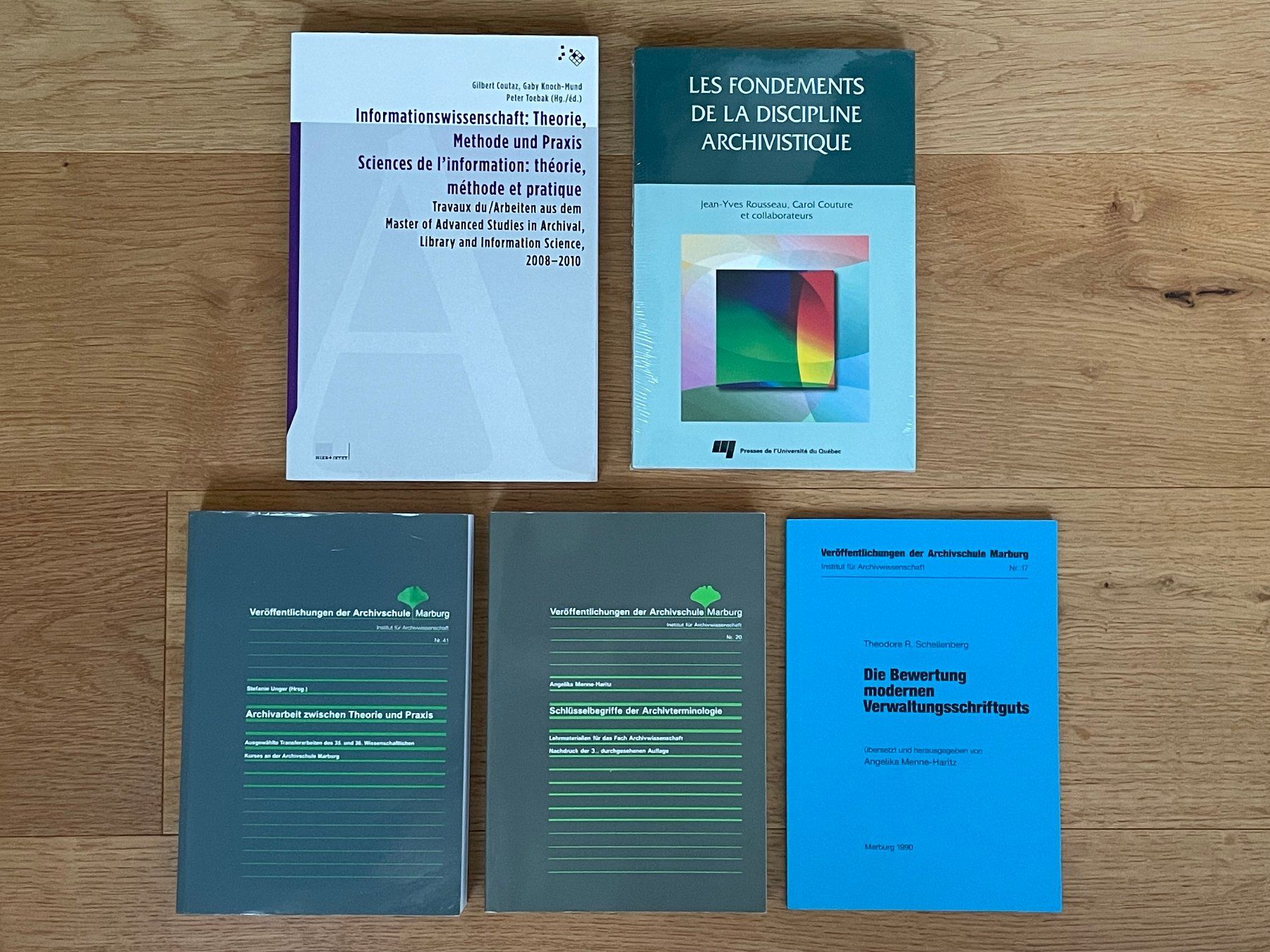 Bücher: Verschiedene Bücher Archivwissenschaft – Neu (gemäss Beschreibung) aus St. Gallen von sqzxm72