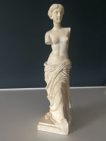 Statuette d'Aphrodite en pierre blanche