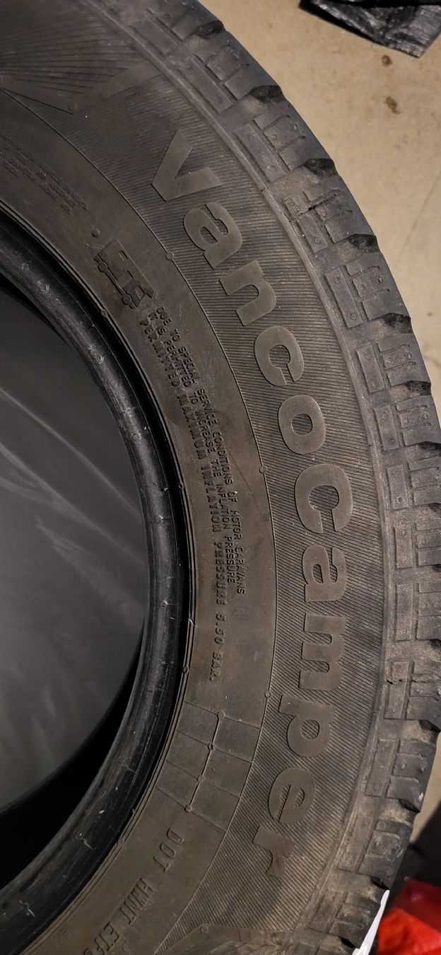 Altro in Scrittura & Disegno: Pneus Continental Vancontact 215/70 r15 – Usato da Bulle venduto da Kriss24 5