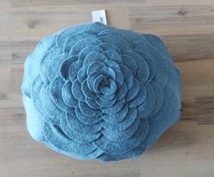 Neues Filzkissen Bloomingville Rosen-Design blau 30 cm