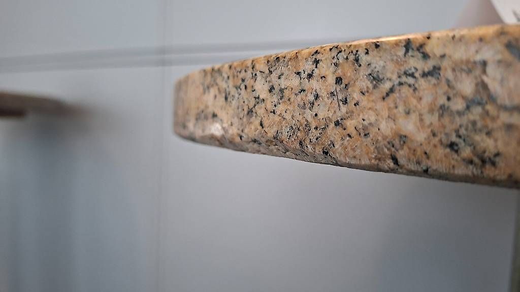 Tavoli: Bistrotisch aus Granit – Usato da Ehrendingen venduto da lithofinag 2