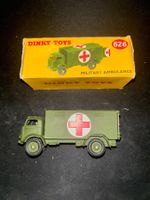 Dinky Toys 626 Ambulance Militaire verte avec boîte